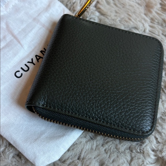 Cuyana Small Classic Zip Around Wallet Olive - Picture 3 of 5